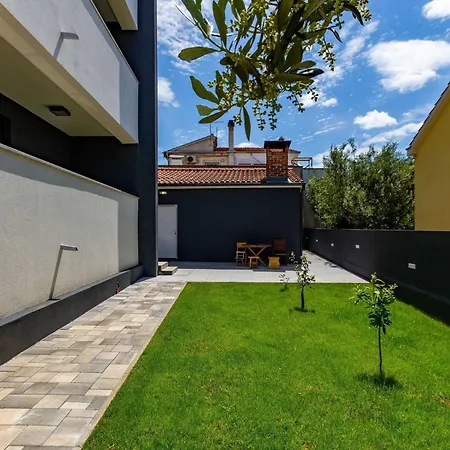 Exquisite Prestige Luxury With Shared Pool Apartman
