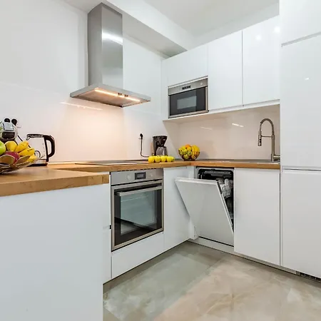 Exquisite Prestige Luxury With Shared Pool *