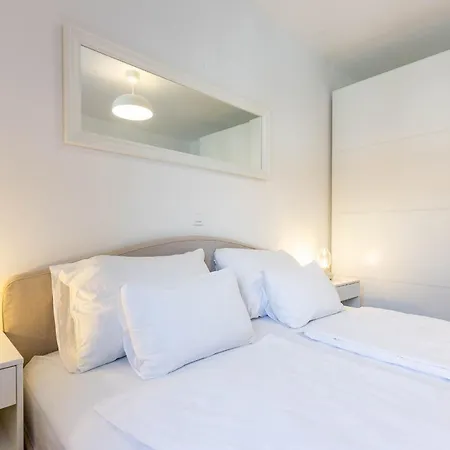 Exquisite Prestige Luxury With Shared Pool Apartment