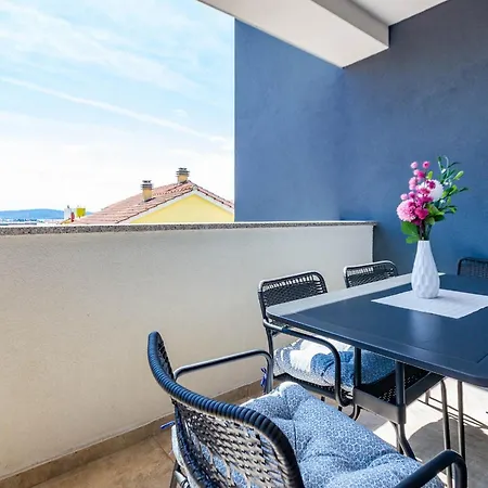 Exquisite Prestige Luxury With Shared Pool *