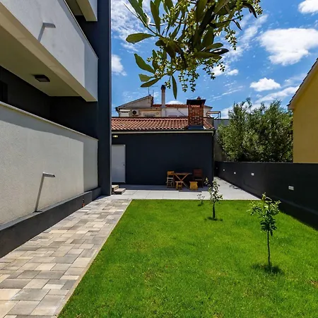 Exquisite Prestige Luxury With Shared Pool