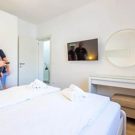 Exquisite Prestige Luxury With Shared Pool Apartman