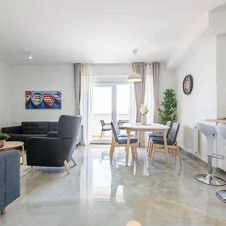 Exquisite Prestige Luxury With Shared Pool Apartman *