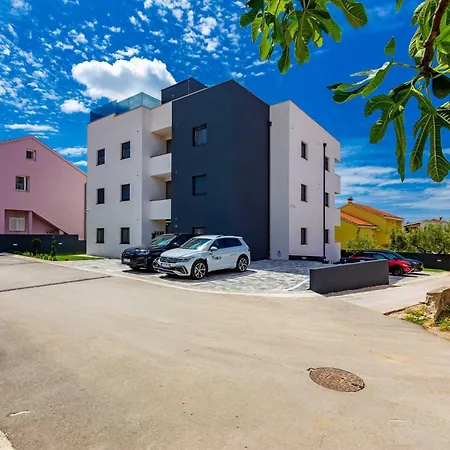 Apartman Exquisite Prestige Luxury With Shared Pool *