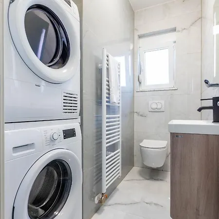 Exquisite Prestige Luxury With Shared Pool Apartman