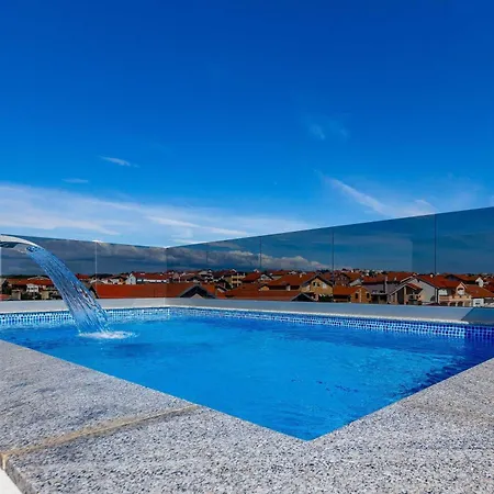 Exquisite Prestige Luxury With Shared Pool Apartman *