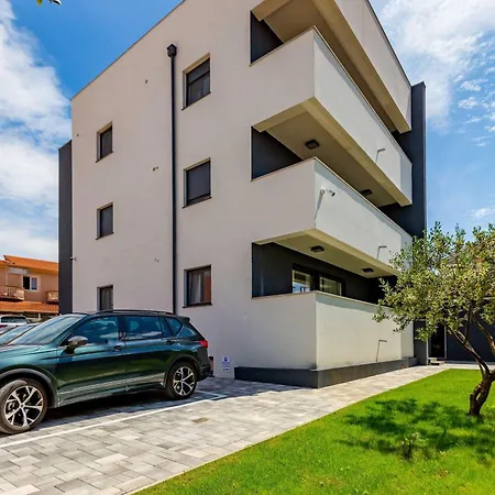 Apartman Exquisite Prestige Luxury With Shared Pool *
