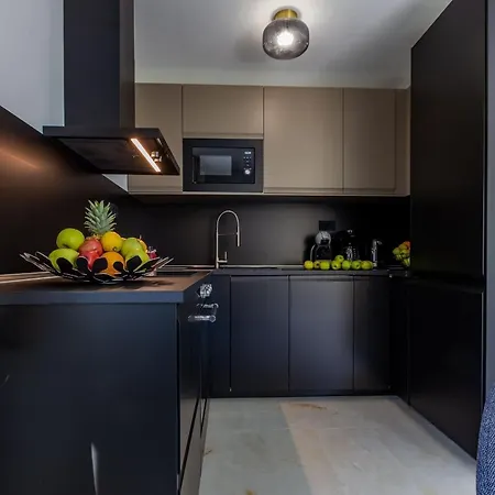 Exquisite Prestige Luxury With Shared Pool Apartman
