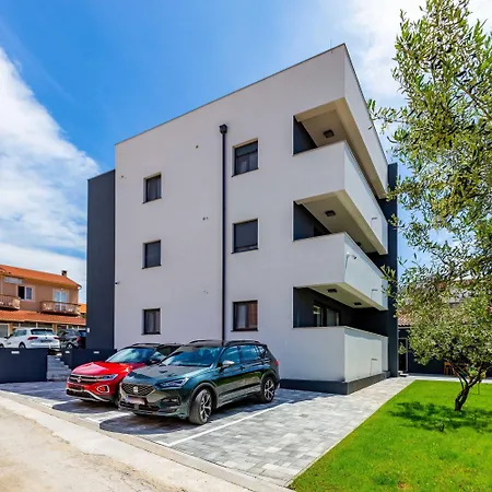 Exquisite Prestige Luxury With Shared Pool Apartman Zadar