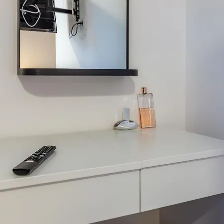 Exquisite Prestige Luxury With Shared Pool Apartman